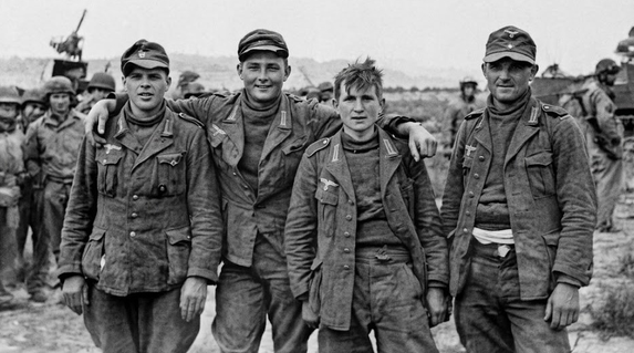 soldiersstanding germanprinsoners
